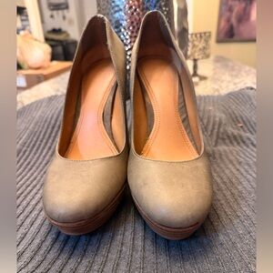 Gianni Bini Women's Tan Heels